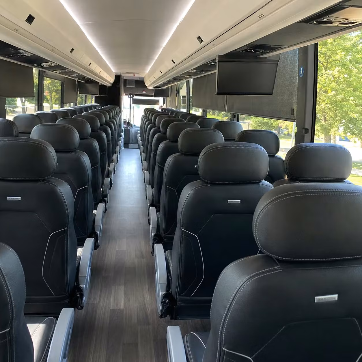 charter buses and minibuses that handle every leg of your eugene airport trip