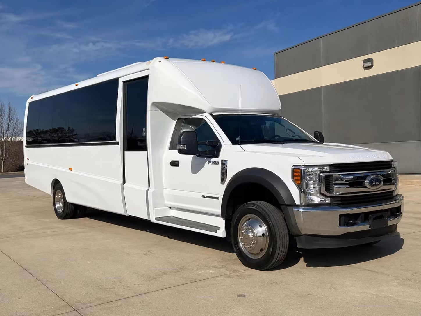 eugene 18 passenger minibus rental
