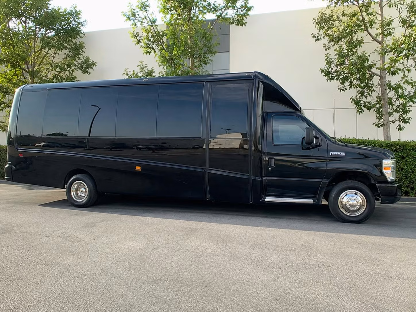 eugene wedding shuttle services bus rentals