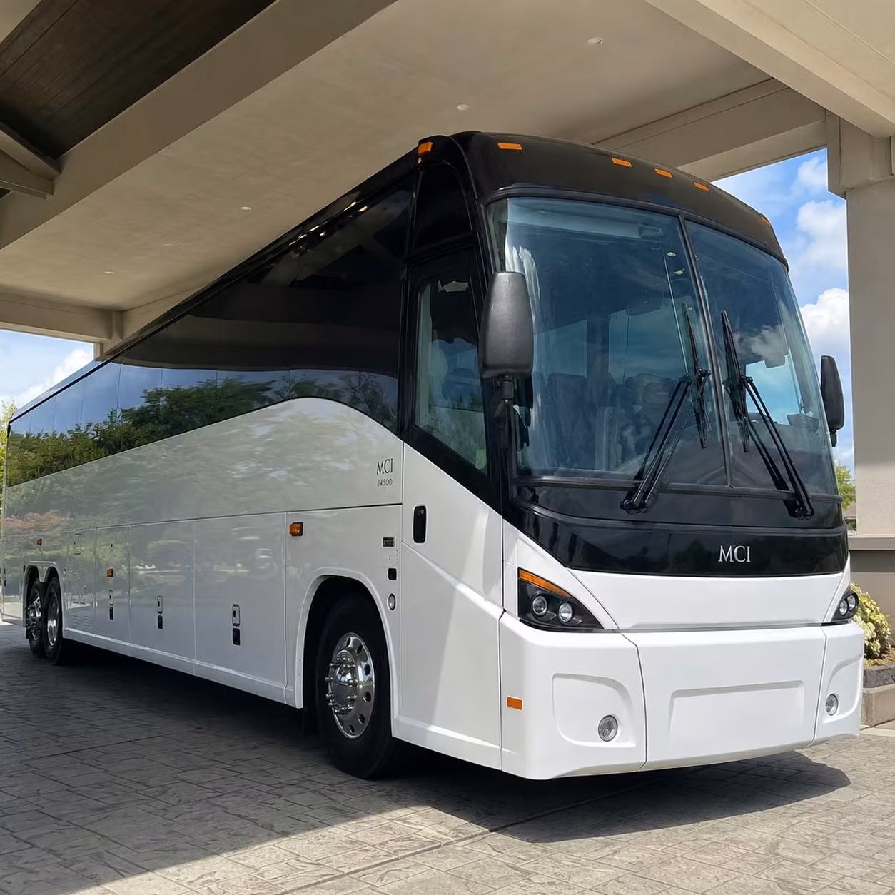 group airport transfers to mahlon sweet field have never been this easy