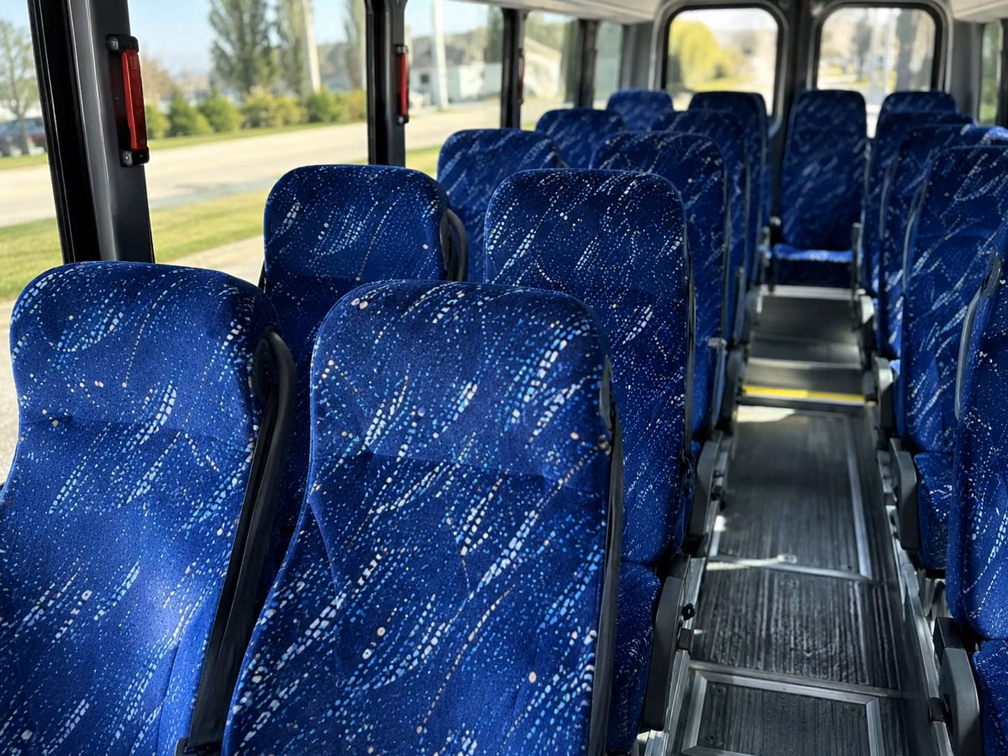 minibus rentals for small groups heading to eugene concerts